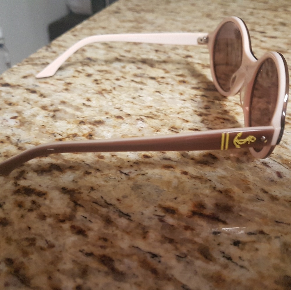Eyeglass
